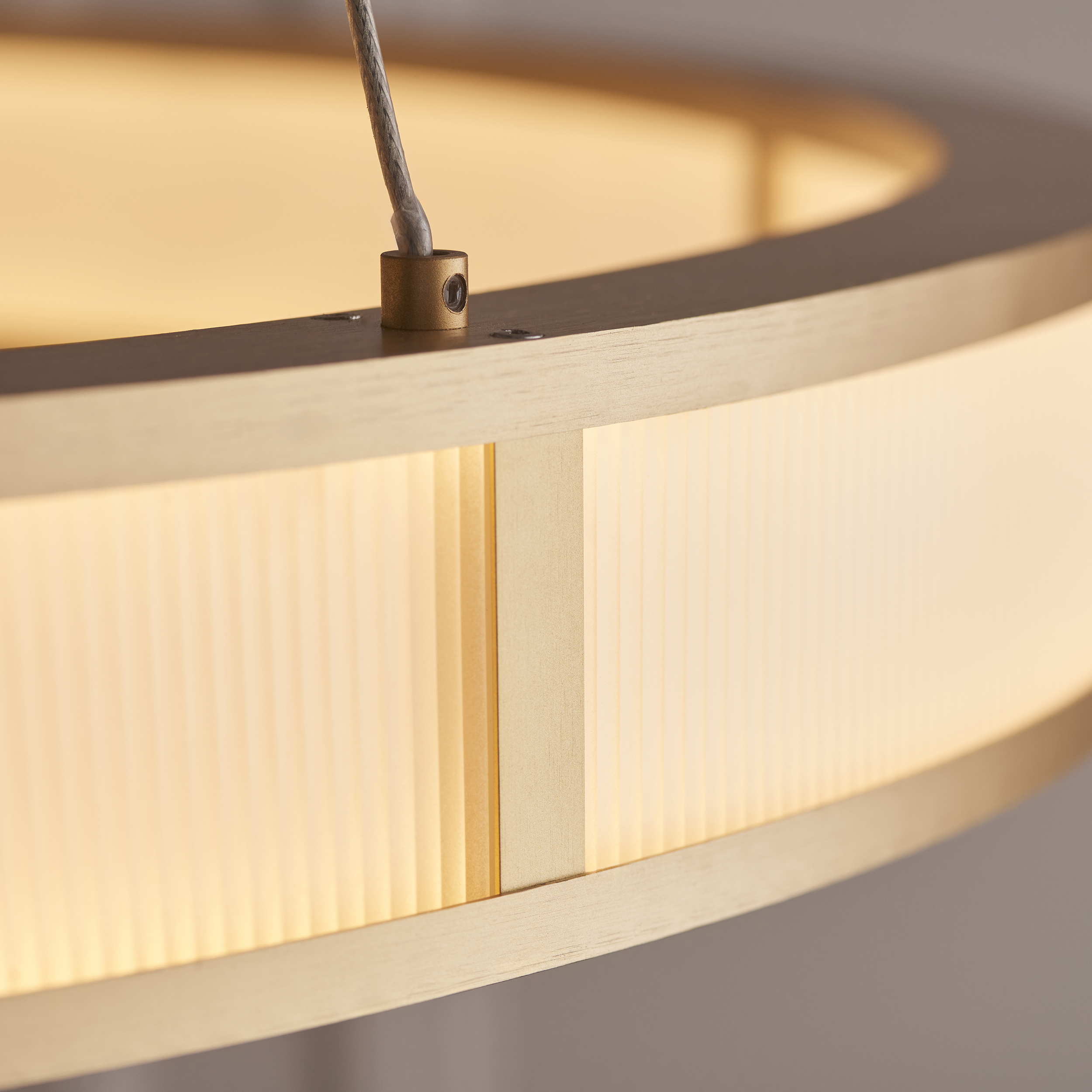 BRUSH GOLD RIBBBED HOOP