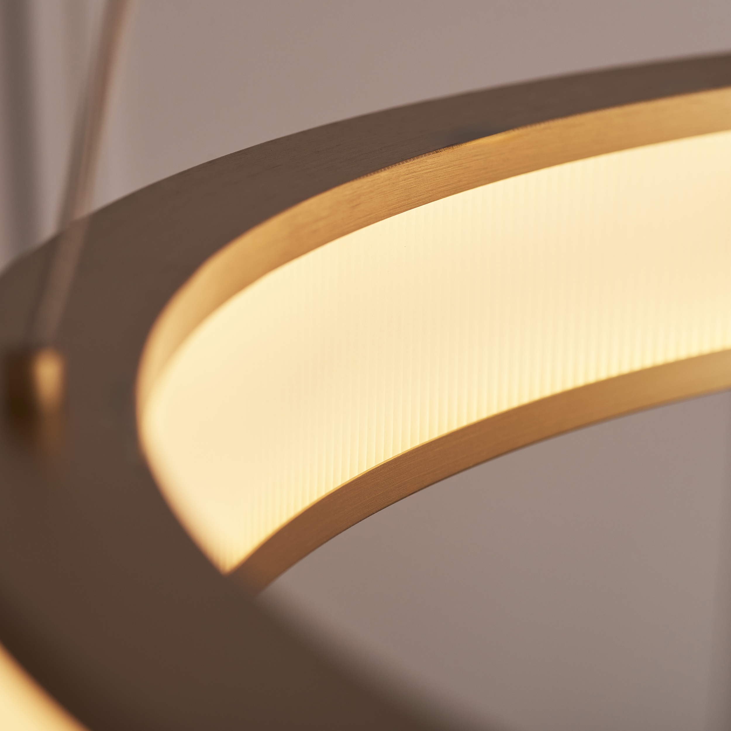 BRUSH GOLD RIBBBED HOOP