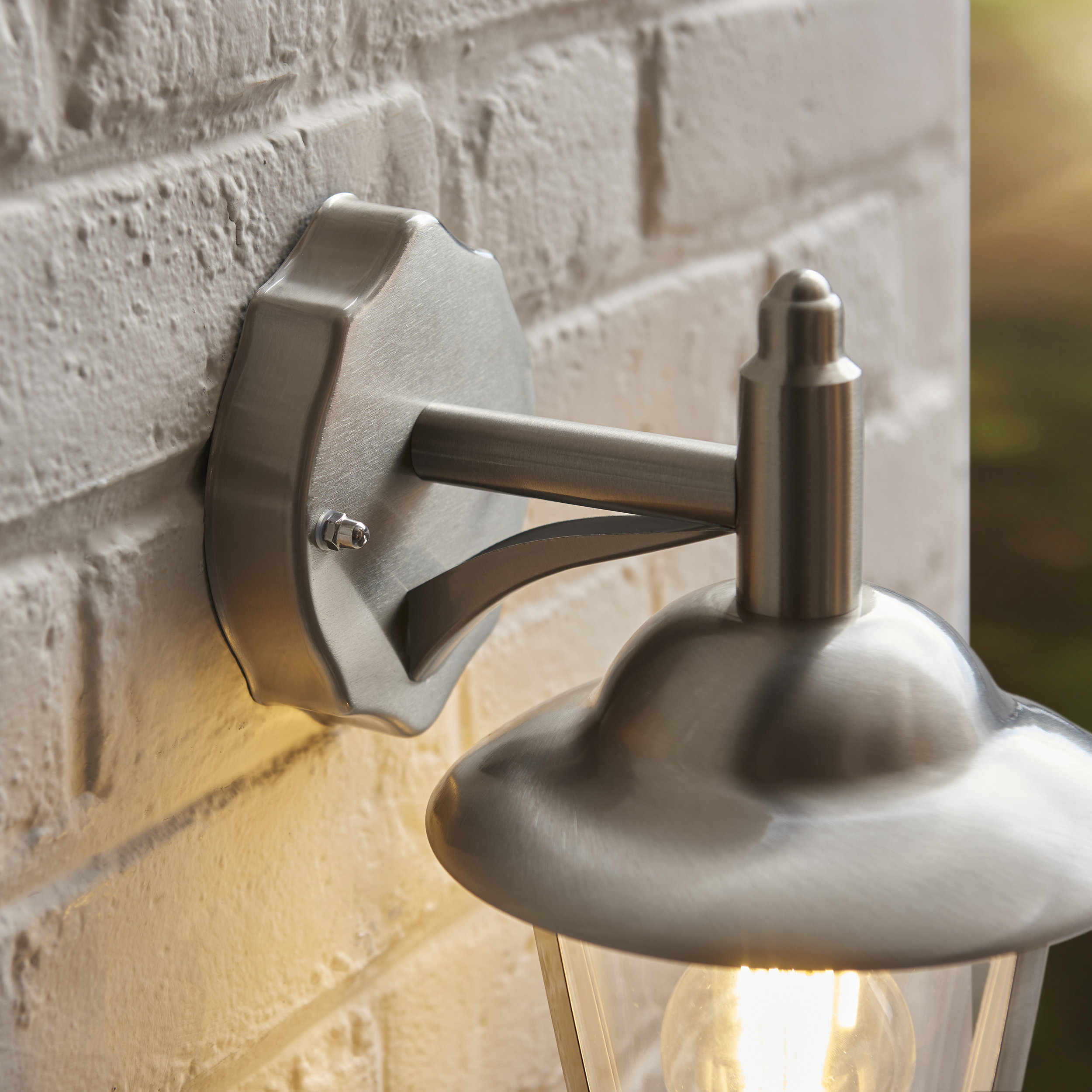 LIGHT FITTING
