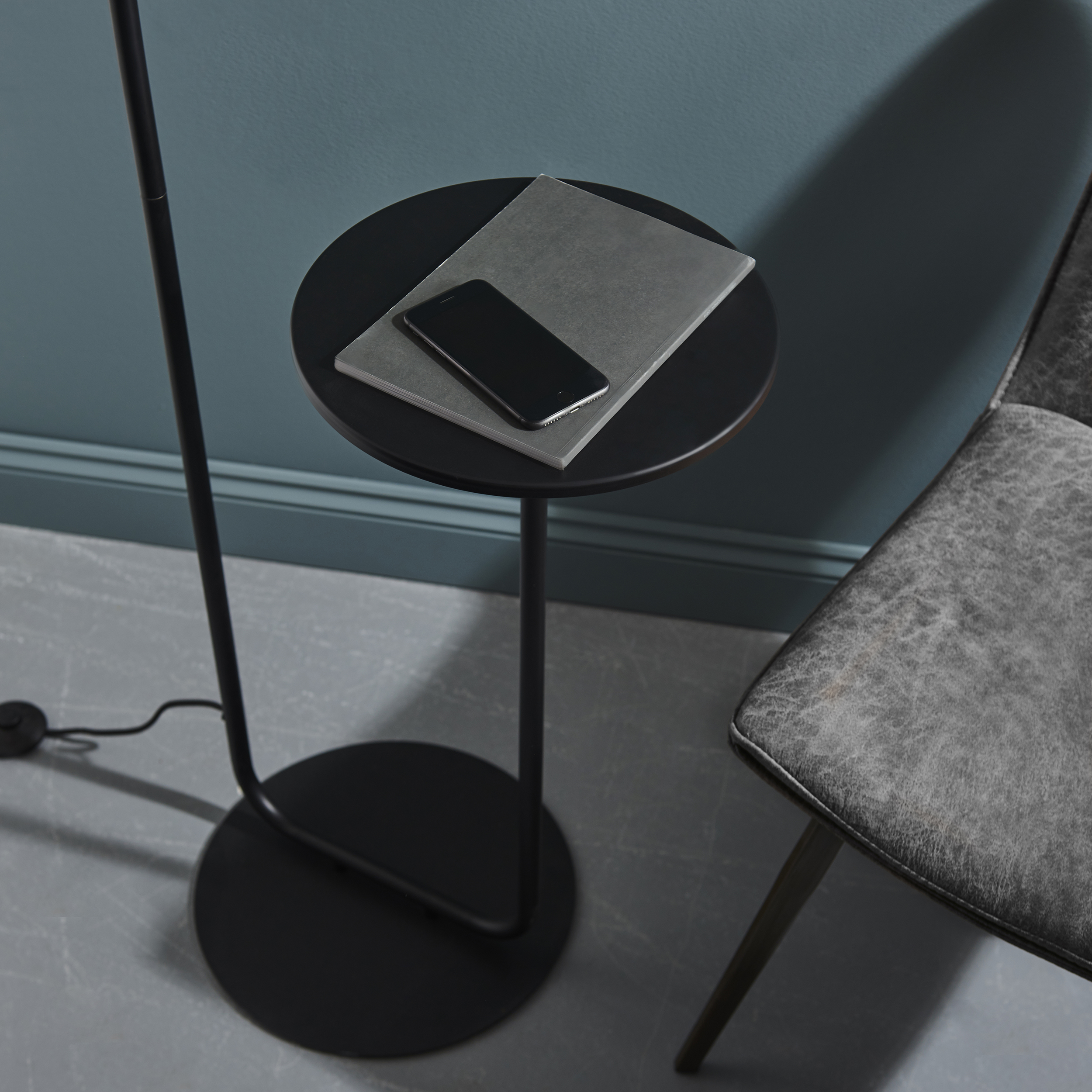 BLACK FLOOR LAMP & TABLE