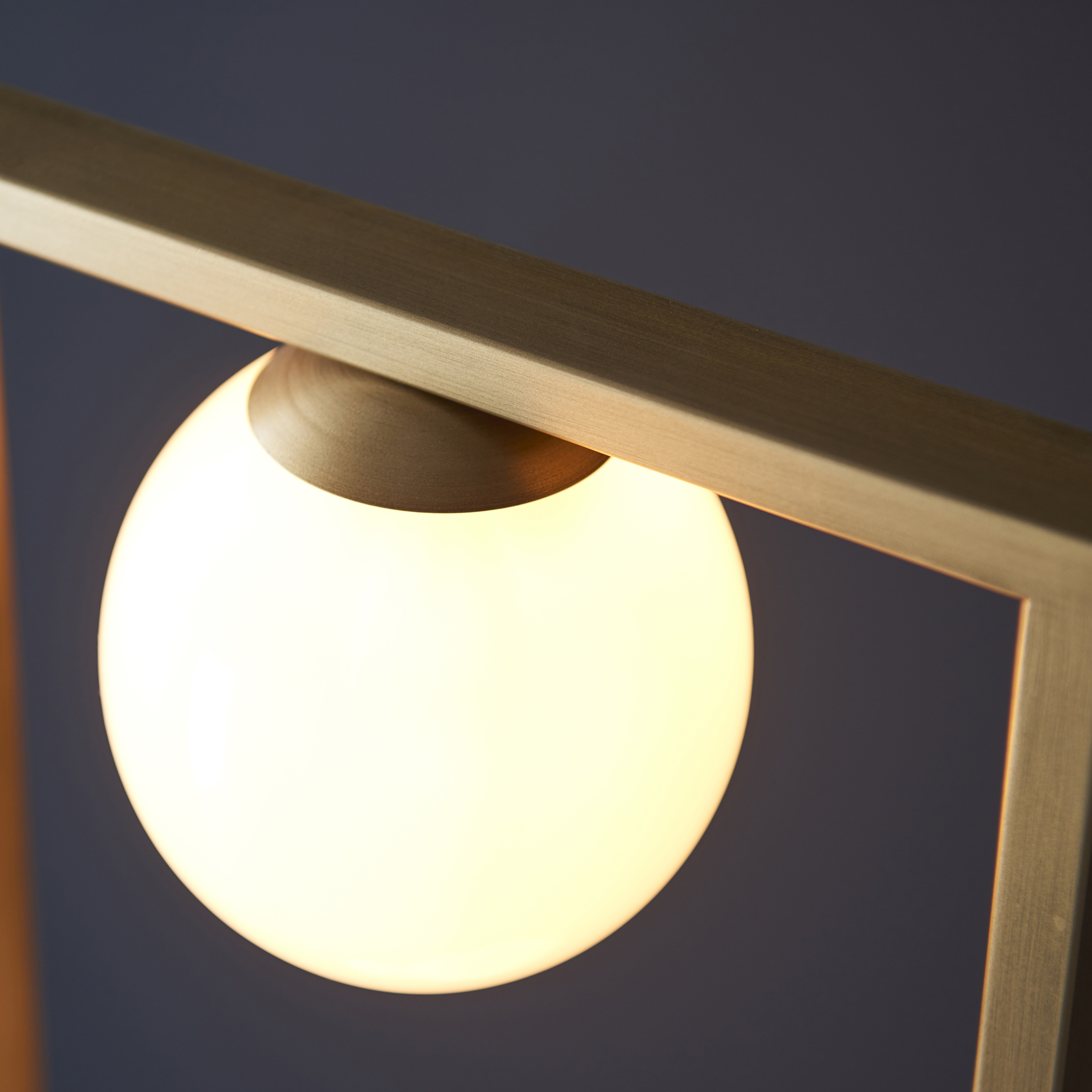 BRUSHED GOLD TABLE LAMP