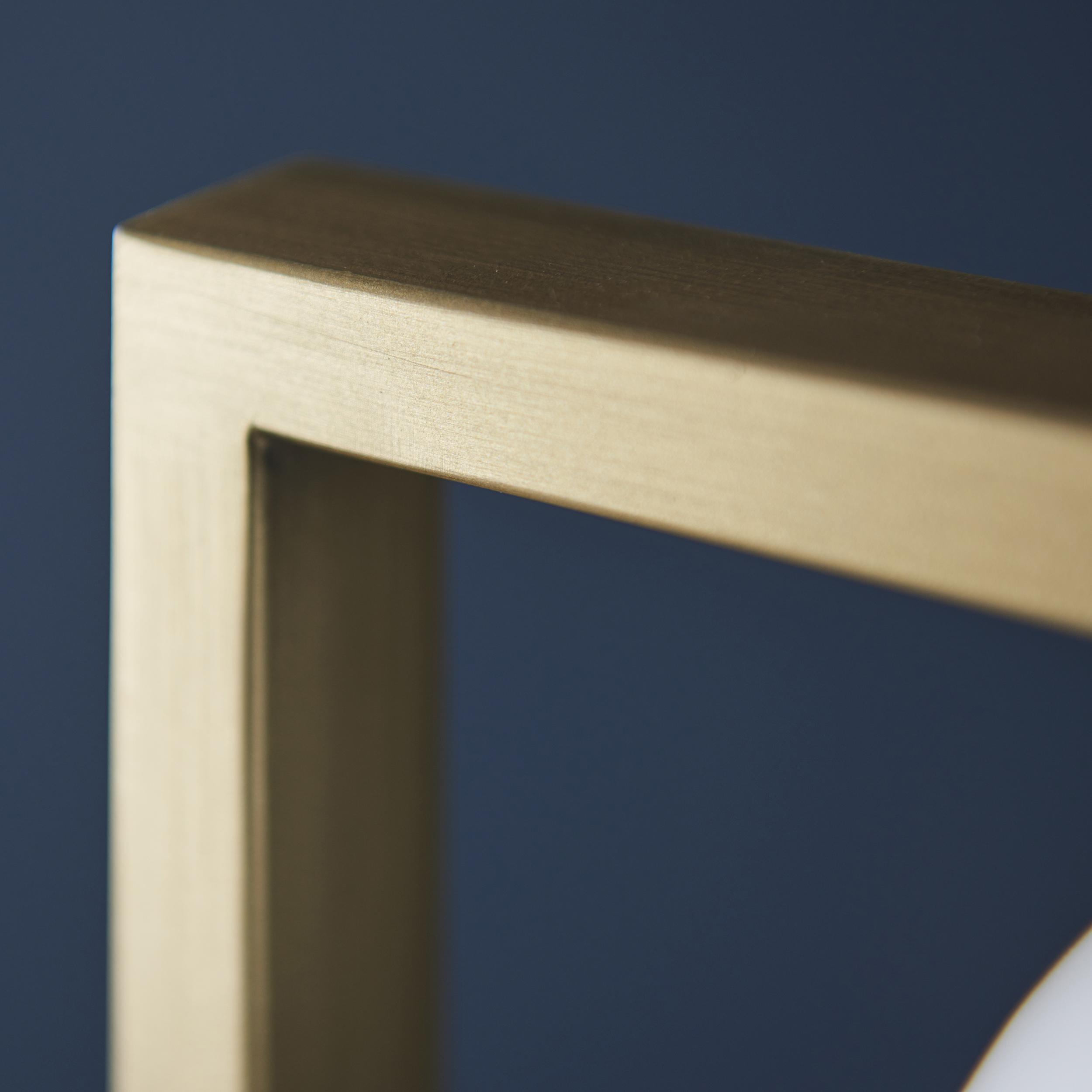 BRUSHED GOLD TABLE LAMP