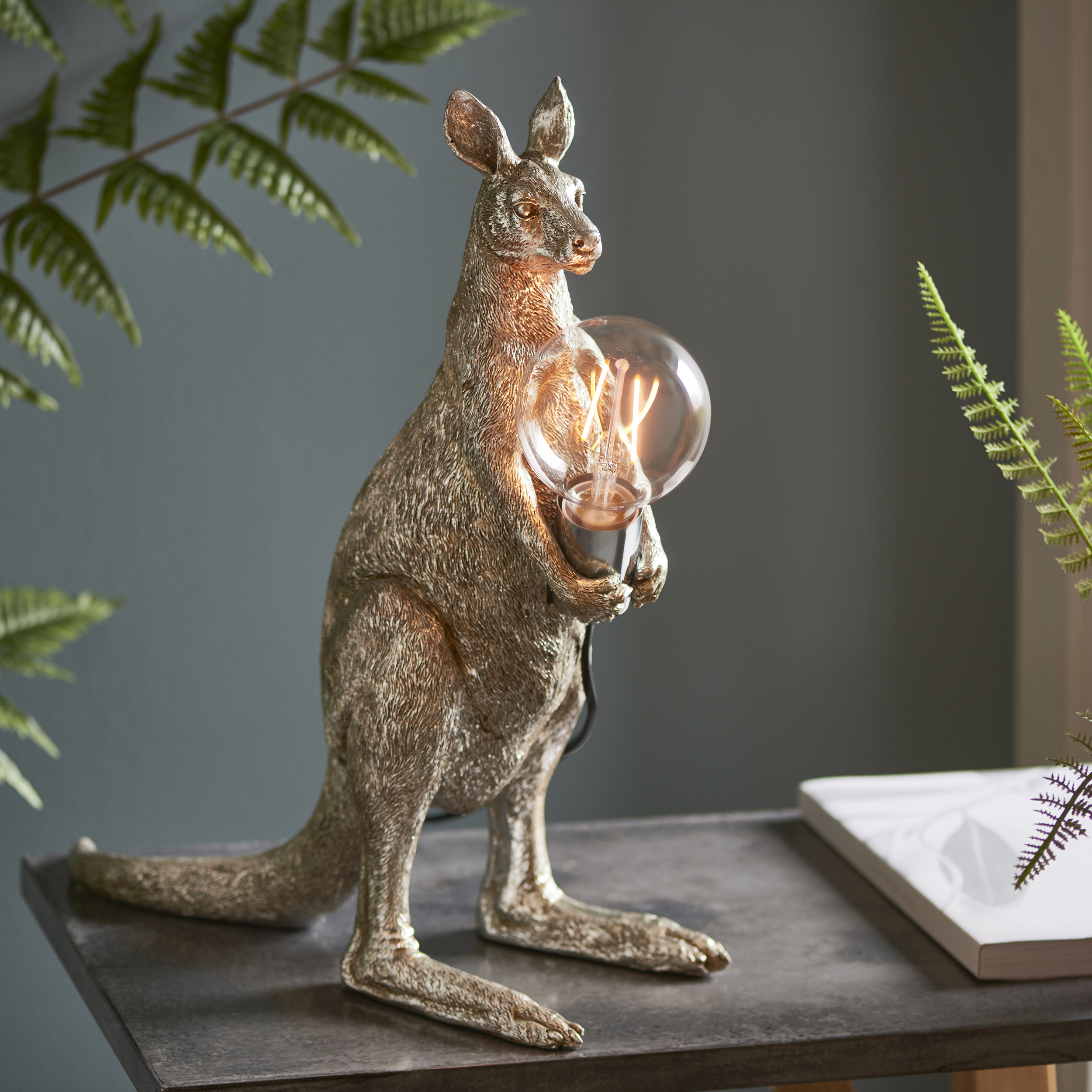 KANGAROO TABLE LAMP