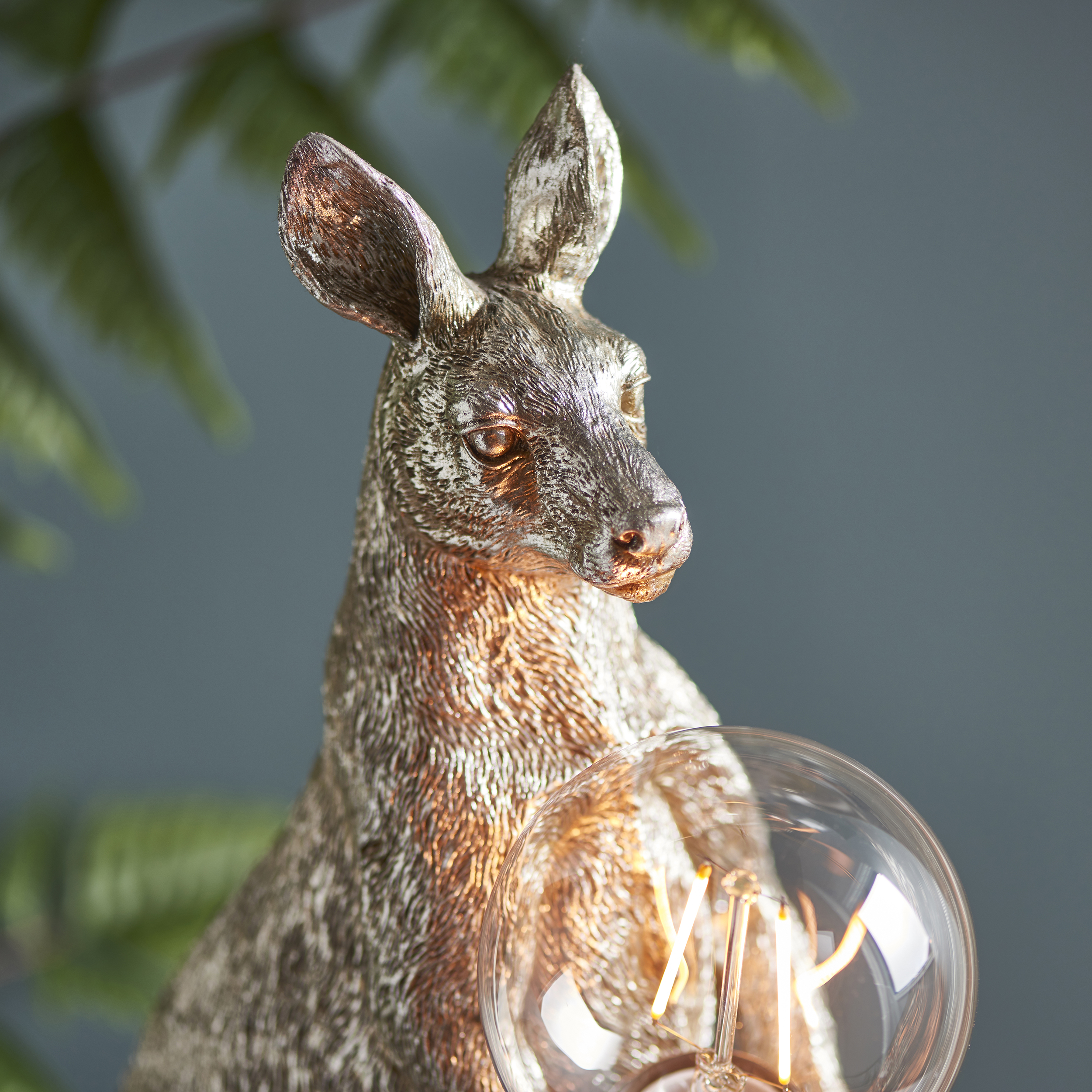 KANGAROO TABLE LAMP
