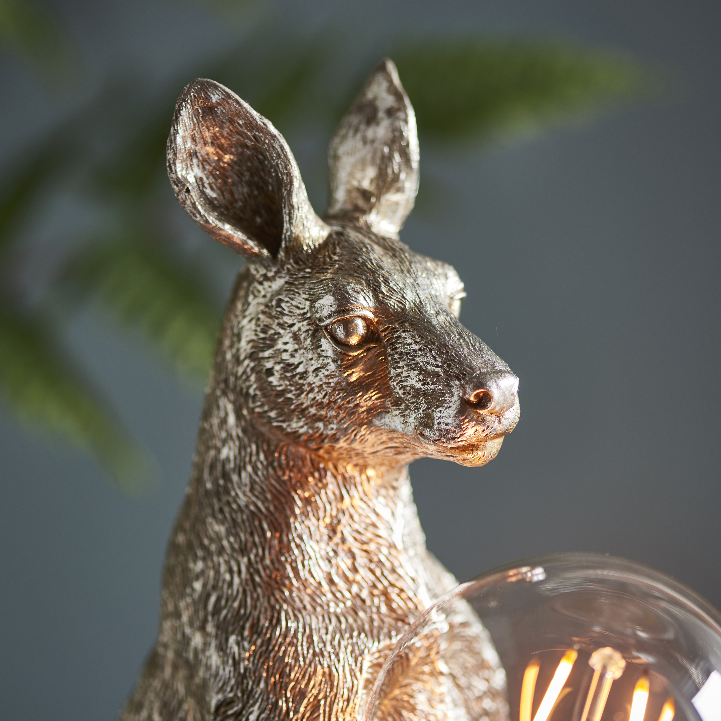 KANGAROO TABLE LAMP