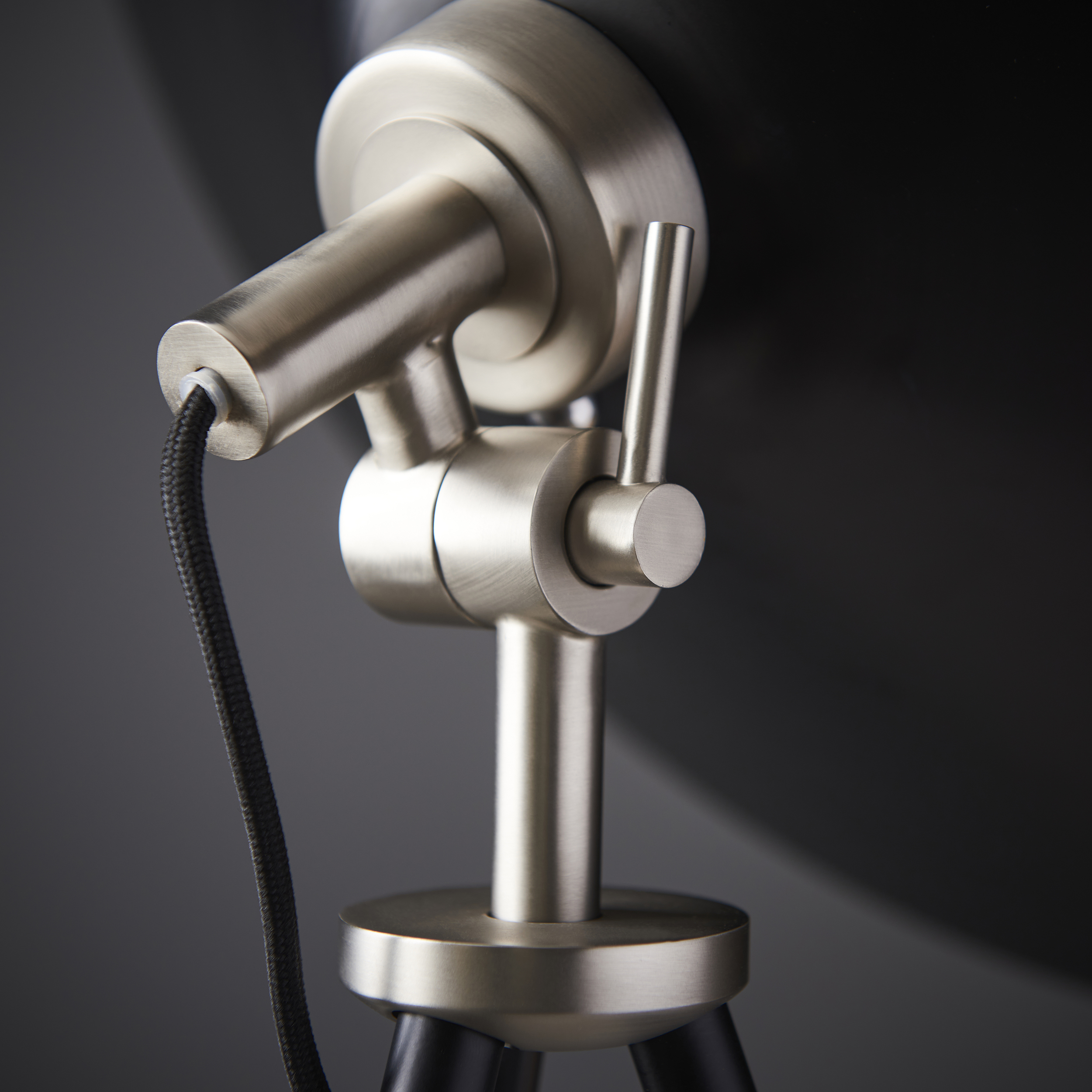 INDUSTRIAL DESIGN TRIPOD