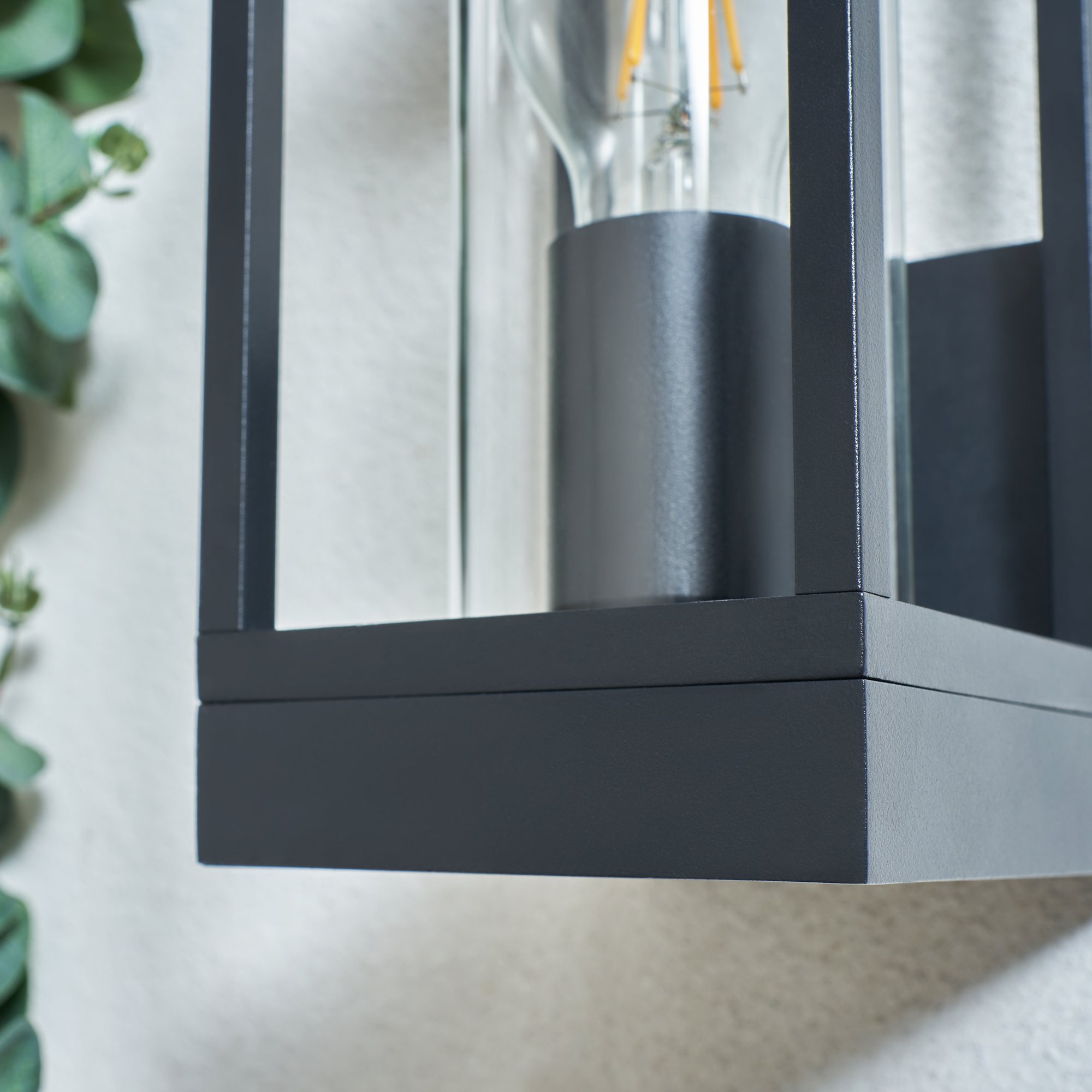 Forum ZN-46033-BLK Harmby Wall Lantern